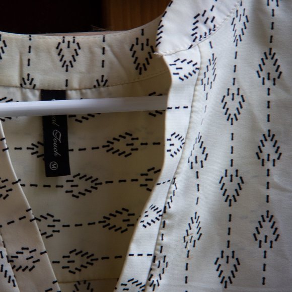 Sheer pattern tunic - Picture 3 of 3